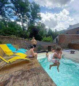 Photo de la galerie de l'établissement Gîte Ô 29 #CONTAINER POOL#JACUZZI#, à Namur