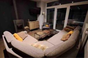 Photo de la galerie de l'établissement Gîte Ô 29 #CONTAINER POOL#JACUZZI#, à Namur