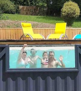 Photo de la galerie de l'établissement Gîte Ô 29 #CONTAINER POOL#JACUZZI#, à Namur