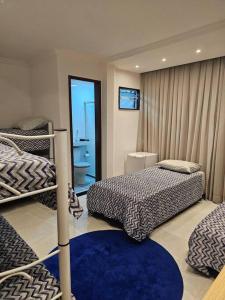 En eller flere senge i et værelse på Casa da Praia à 300 mts do Mar e Piscina Privativa