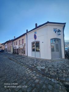 a white building on the side of a street at Magazaki Apartments Tešnjar in Valjevo