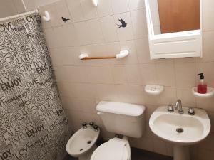 Et badeværelse på La esquina - Alquiler temporario