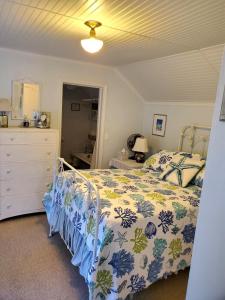 Ένα ή περισσότερα κρεβάτια σε δωμάτιο στο Bay Cottage Getaway