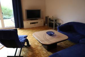 a living room with a couch and a table and a tv at Ferienwohnung Lohrenz in Goslar
