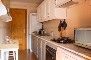 Kuchyňa alebo kuchynka v ubytovaní Apartament Montsent + 3 fotografie