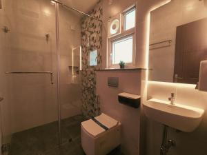 Koupelna v ubytování Bay Breeze Suites + 37 fotografií