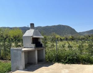 an outdoor oven sitting on top of a field at Cottage Karanikola in Sikia
