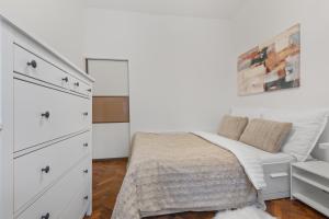 Posteľ alebo postele v izbe v ubytovaní Grand Elegant Apartment