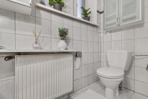 Kúpeľňa v ubytovaní Grand Elegant Apartment + 12 fotografií