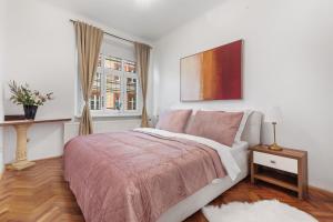 Posteľ alebo postele v izbe v ubytovaní Grand Elegant Apartment