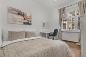 Posteľ alebo postele v izbe v ubytovaní Grand Elegant Apartment