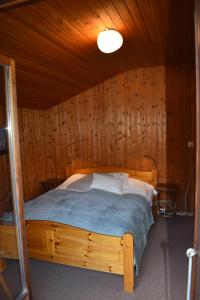 Postel nebo postele na pokoji v ubytování Chalet entier pour l'été + 8 fotografií