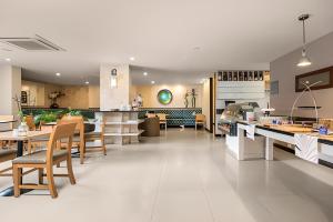 Η κουζίνα ή μικρή κουζίνα στο Leblón Suites Hotel