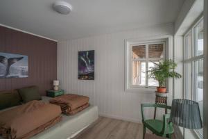 Ένα ή περισσότερα κρεβάτια σε δωμάτιο στο Secluded northern light apartment with great view!
