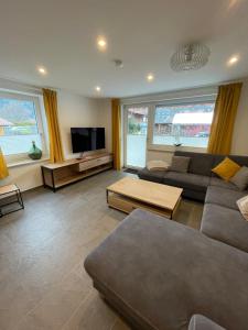 a living room with a couch and a tv at Ferienwohnung Leni in Ruhpolding