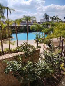 a view of the pool from the balcony of a resort at Apto Resort Brás Piscina, Ar-condicionado in São Paulo