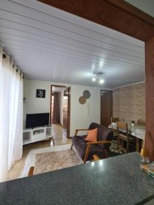 Et tv og/eller underholdning på Hospedagem Doce Lar Casa Violeta