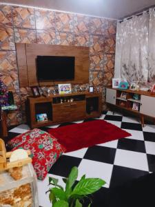 フロリアノポリスにあるCasa da Neteのリビングルーム(テレビ付)