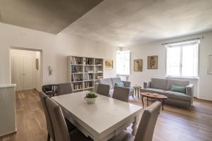 Istumisnurk majutusasutuses La casa del pittore Squillantini suite