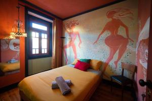 a bedroom with a bed with two towels on it at Soul - moradia criativa in Vila Franca de Xira