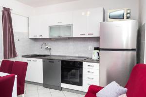 Kuchyň nebo kuchyňský kout v ubytování Apartments Miljenka