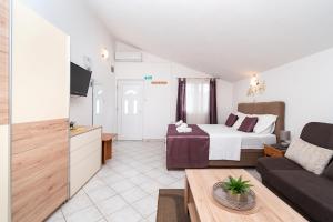 Postel nebo postele na pokoji v ubytování Apartments Miljenka
