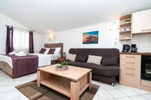 Postel nebo postele na pokoji v ubytování Apartments Miljenka