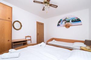 Postel nebo postele na pokoji v ubytování Apartments Miljenka