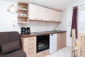 Kuchyň nebo kuchyňský kout v ubytování Apartments Miljenka