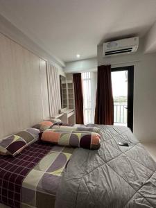 En eller flere senge i et værelse på Sea View Studio Flat at Losari Beach, Makassar City