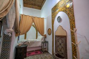 Postel nebo postele na pokoji v ubytování RIAD DAR DIWAN
