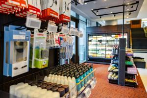 Supermarket nebo jiné obchody v  hotelu nebo okolí + 37 fotografií