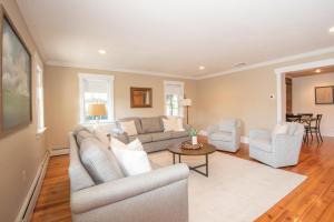 a living room with a couch and chairs and a table at Dutch Country Acres in New Providence