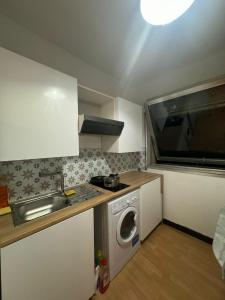 Zdjęcie z galerii obiektu Champs Elysées Cosy appartement w Paryżu