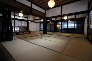 Gambar di galeri bagi 貸切民泊勝山ベース325 福井県立恐竜博物館まで車で5分 di Kitarokuroshi