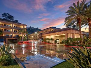 an empty street with palm trees and a building at Mission View Inn & Suites San Diego Sea World - Zoo in San Diego