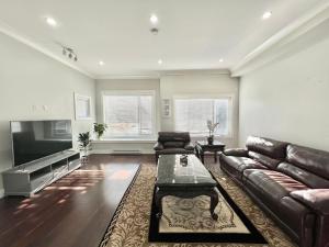 a living room with a couch and a tv at Spacious Home in Richmond in Richmond