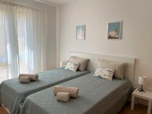 two beds sitting next to each other in a bedroom at Porto Santo Happy Place in Porto Santo