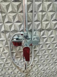 a hose is hooked up to a shower in a bathroom at Dika Accommodation Ubud in Ubud