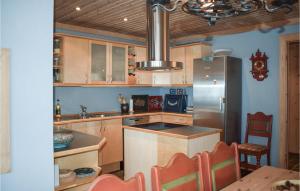 Кухня или мини-кухня в Stunning Home In Rjukan With Wifi
