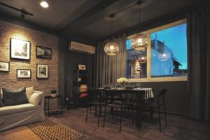 Posezení v ubytování Tuk Tuk House 250m from MRT Sirikit