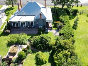 an aerial view of a house with a garden at Kings Cottage Uralla in Uralla