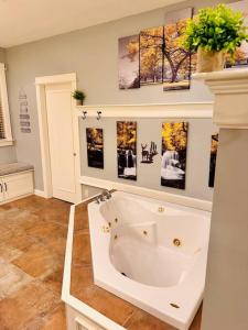 Φωτογραφία από το άλμπουμ του Cabin Retreat on 5 Acres σε Wetumpka