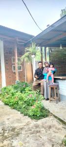 Gallery image of AZALEA GARDEN HOMESTAY in Pagaralam