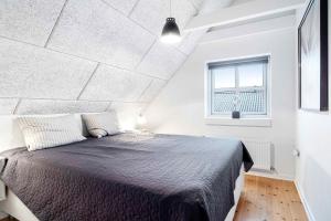 a bedroom with a bed and a window at Charming House By The Baltic Sea in Bøtø By