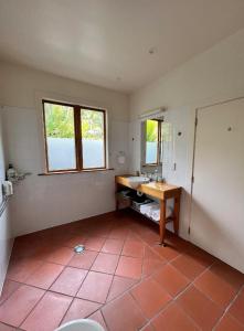 Fotografija v galeriji nastanitve Forest Hideaway ~ Rustic v mestu Coromandel Town