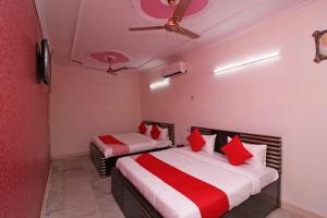 Un ou plusieurs lits dans un hébergement de l'établissement Flagship Krishna Residency