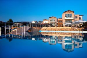 Bazén v ubytování Istion Club & Spa nebo v jeho okolí