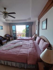 Postel nebo postele na pokoji v ubytování Aksarai hotel