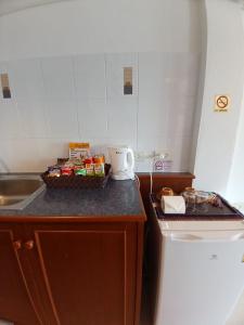 Kuchyň nebo kuchyňský kout v ubytování Aksarai hotel